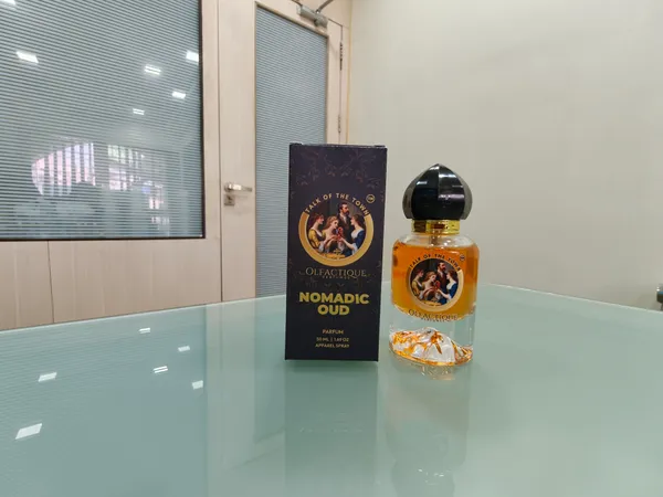 Nomadic_Oud_Smoky_Amber_Woody_Parfum_Spray