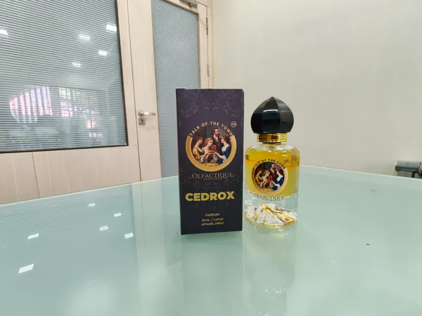 Cedrox_Cedarwood_Amber_Woody_Eau_De_Parfum