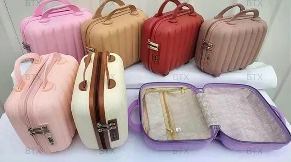 Signature_Travel_Vanity_Case_with_Top_Handle