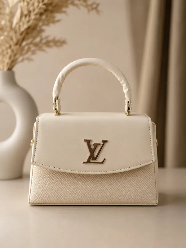 Elegant_Cream_Structured_Handbag