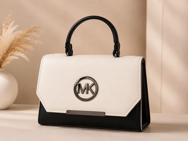Elegant_White_&_Black_Structured_Top_Handle_Handbag
