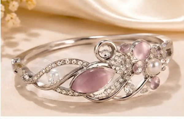 Floral_Pearl_Designer_Bracelet