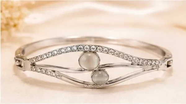 Silver_Dual_Pearl_Elegance_Bracelet