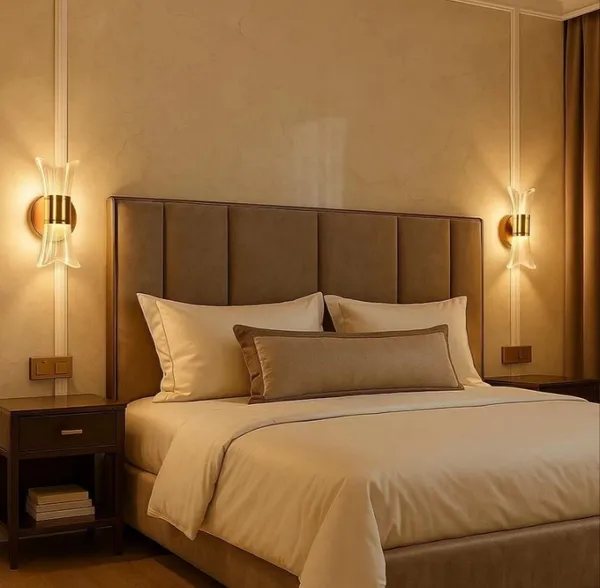 Acrylic_Metal_Contemporary_Curved_Blade_Wall_Light_Gold