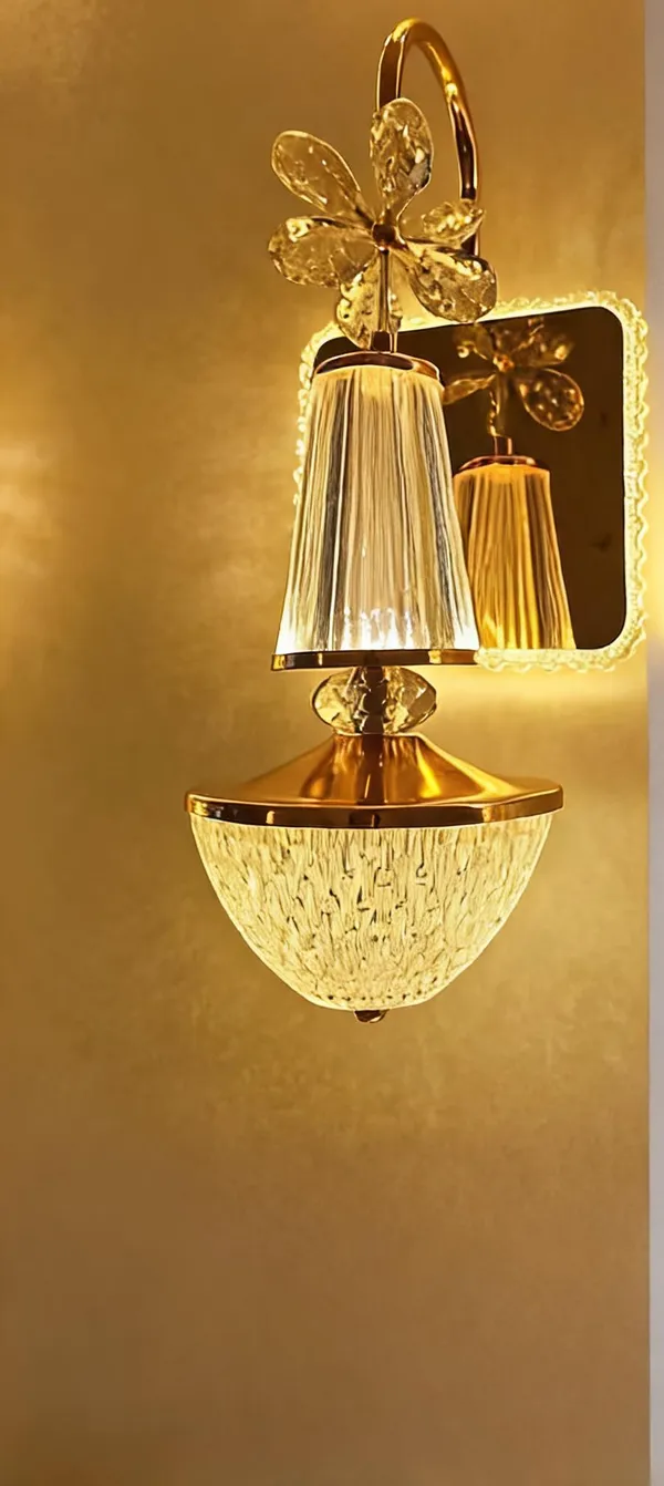 Brass_Glass_Butterfly_Motif_Decorative_Wall_Sconce_Gold