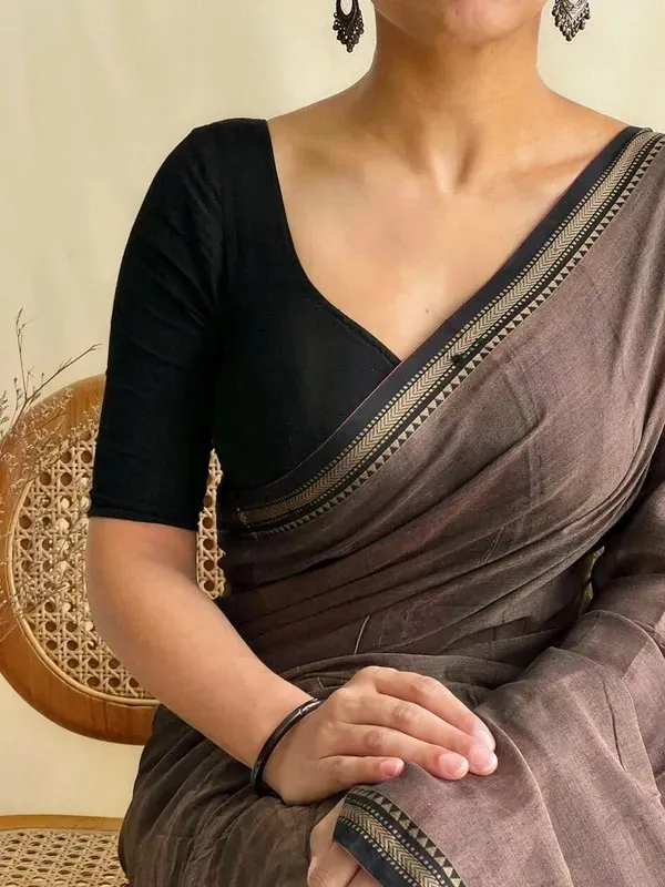 Charcoal_Grey_Ashwini_Pure_Cotton_Narayanpeth_Handloom_Saree_With_Running_Blouse_Piece_For_Women