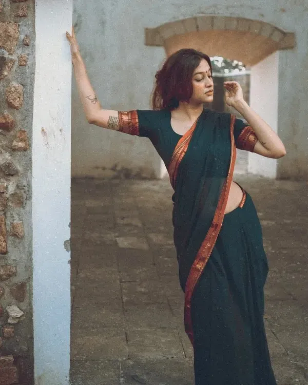 Bottle_Green_Elephant_Border_100%_Pure_Narayanpet_Cotton_Saree_With_Runing_Blouse_Piece_Handloom_Cotton_Saree_For_Women