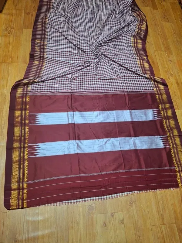 Ilakal_Small_Tam_Tam_Checks_Maroon_Cotton_Silk_Saree_With_Tope_Teni_Pallu_Original_Quality_For_Women