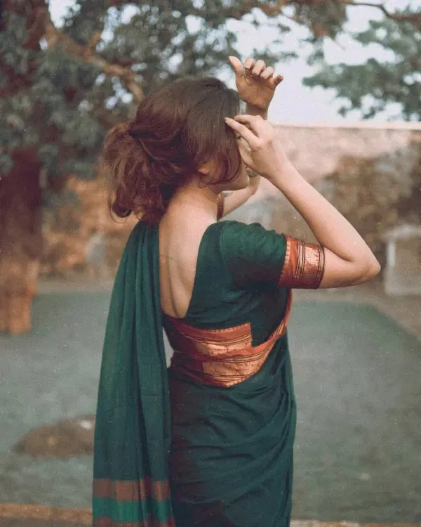 Bottle_Green_Elephant_Border_100%_Pure_Narayanpet_Cotton_Saree_With_Runing_Blouse_Piece_Handloom_Cotton_Saree_For_Women