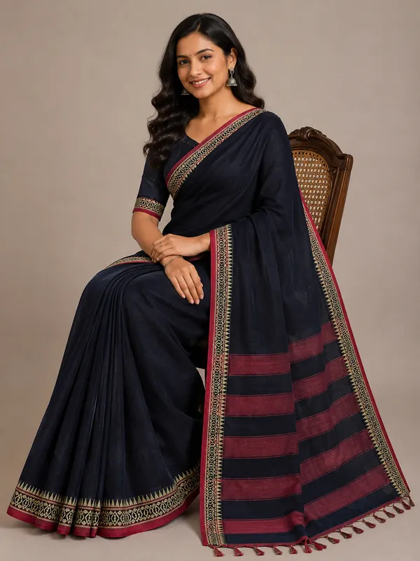 Rich_Black_Small_Border_Narayanpet_Pure_Handloom_Cotton_Saree_With_Running_Blouse_Piece_For_Women