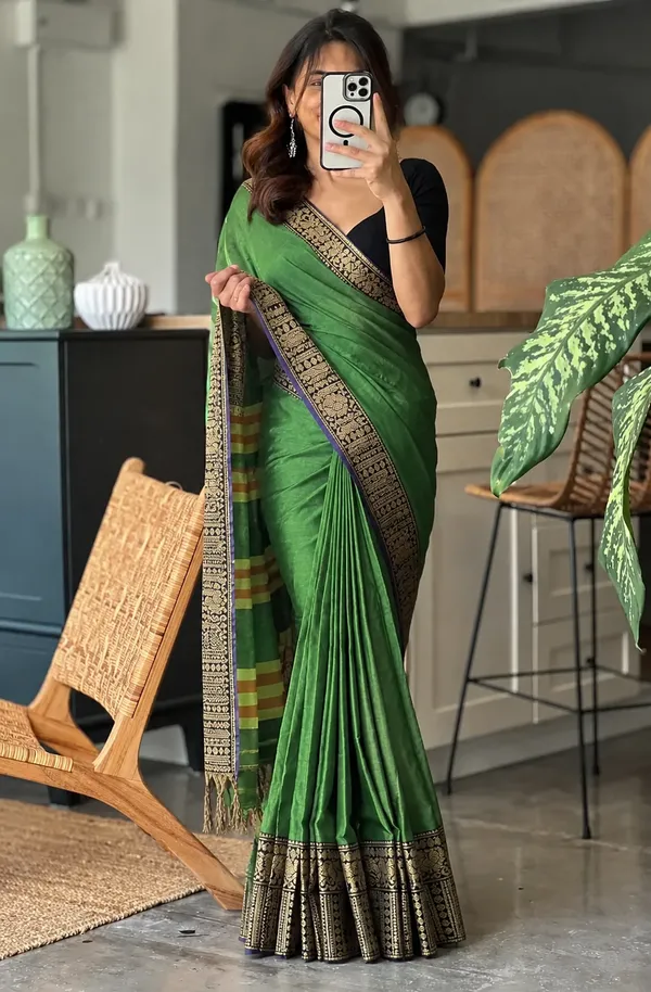 Gopika_Rama_Parot_Green_Narayanpet_Pure_Cotton_Saree_With_Runnung_Blouse_Piece_For_Women