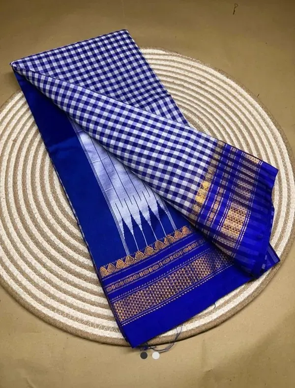 Ilakal_Small_Tam_Tam_Checks_Royal_Blue_Cotton_Silk_Saree_With_Tope_Teni_Pallu_Original_Quality