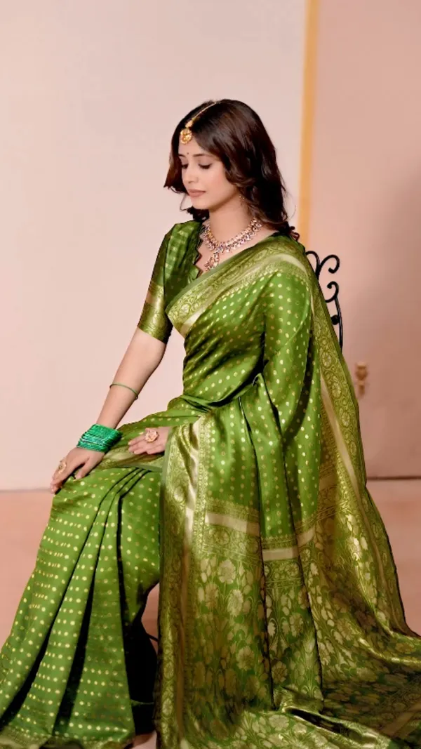 Banarasi_Style_Green_Silk_Saree_with_Golden_Buti,_Floral_Woven_Border_&_Rich_Designer_Pallu