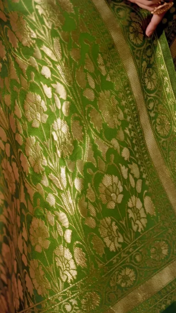 Banarasi_Style_Green_Silk_Saree_with_Golden_Buti,_Floral_Woven_Border_&_Rich_Designer_Pallu
