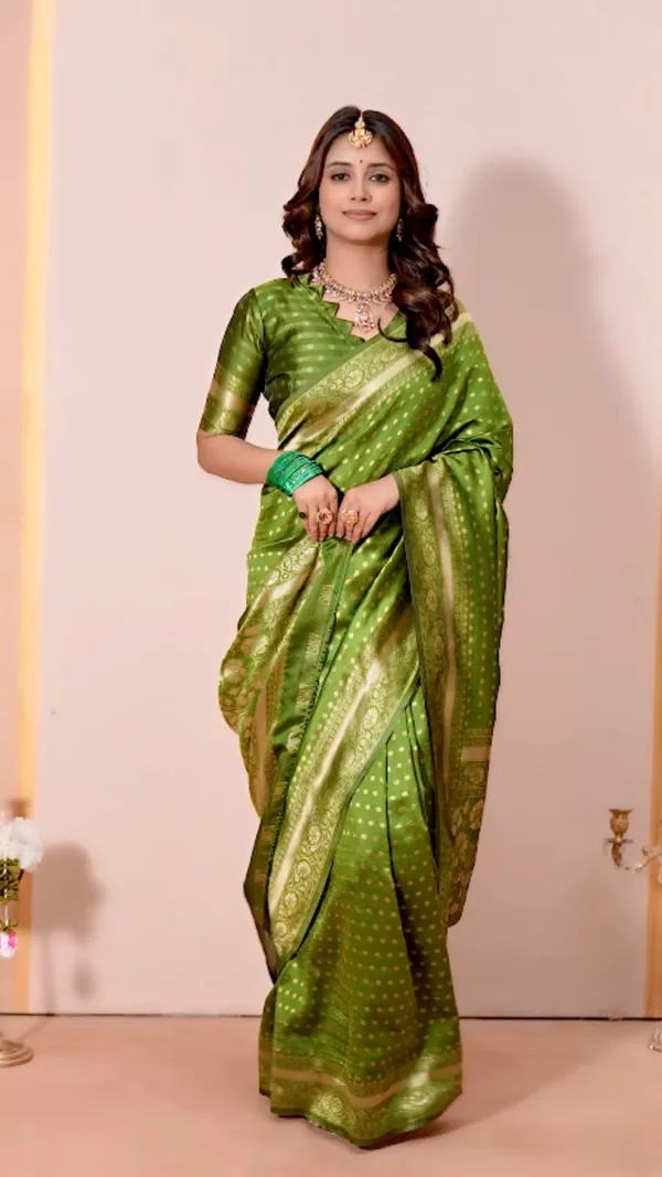 Banarasi_Style_Green_Silk_Saree_with_Golden_Buti,_Floral_Woven_Border_&_Rich_Designer_Pallu