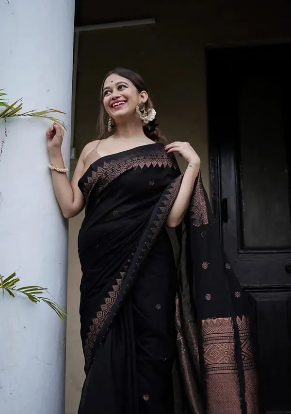Black_Lichi_Silk_Saree_with_Traditional_Jacquard_Border_&_Exclusive_Blouse