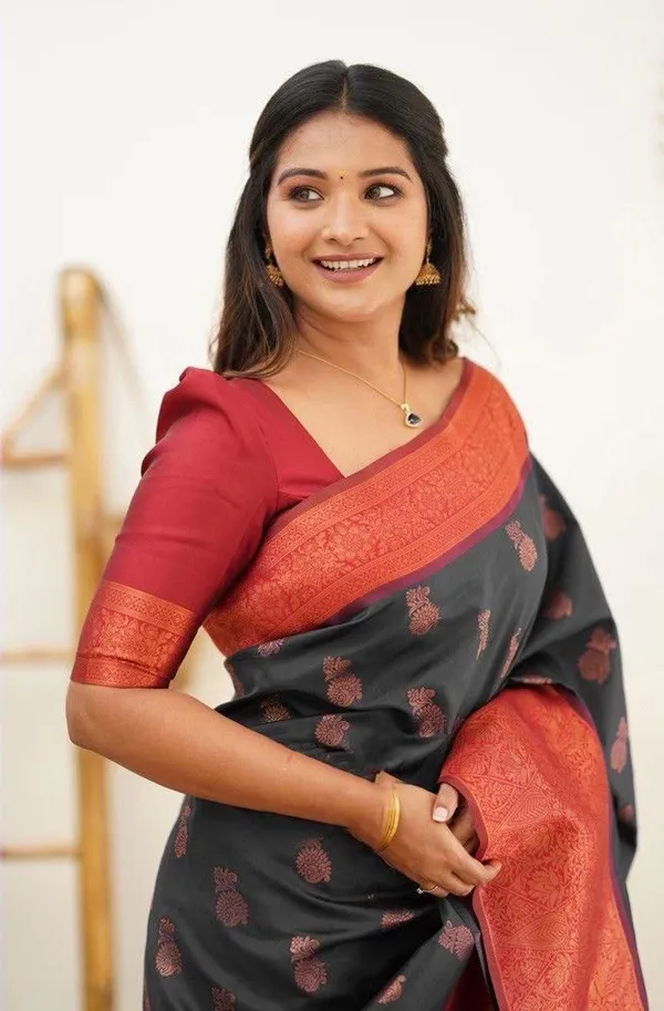 Black_Soft_Lichi_Silk_Saree_with_Rich_Jacquard_Pallu_&_Floral_Motifs