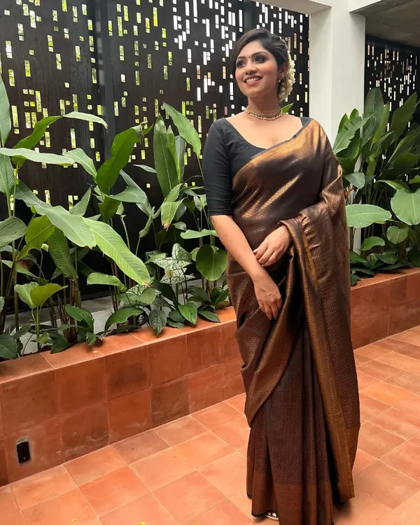 Black_Soft_Lichi_Silk_Saree_with_Rich_Jacquard_Work