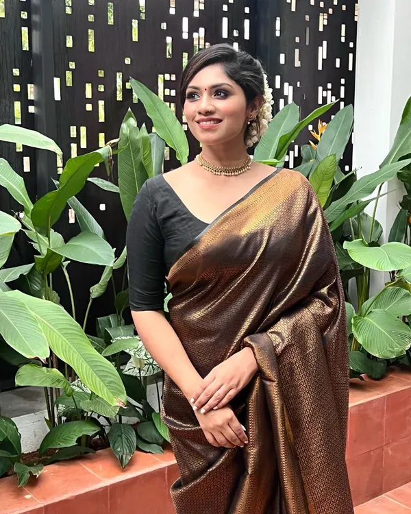 Black_Soft_Lichi_Silk_Saree_with_Rich_Jacquard_Work