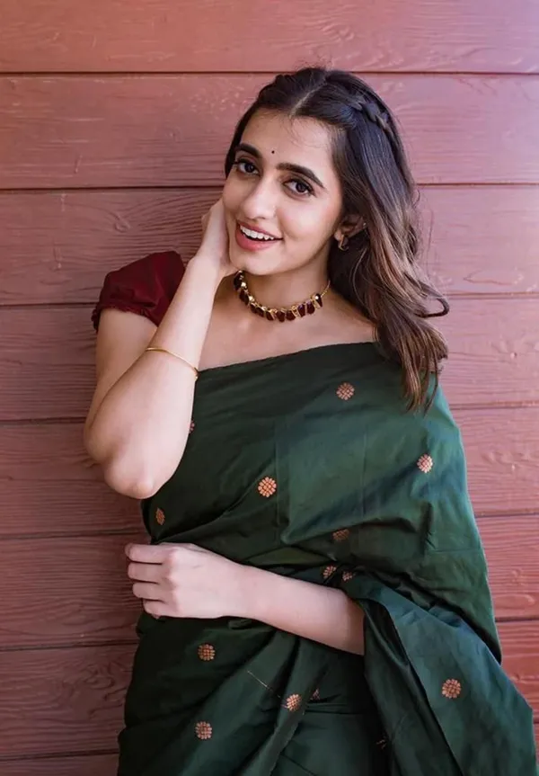 Bottle_Green_Soft_Lichi_Silk_Saree_with_All-Over_Jacquard_Work_&_Rich_Maroon_Pallu