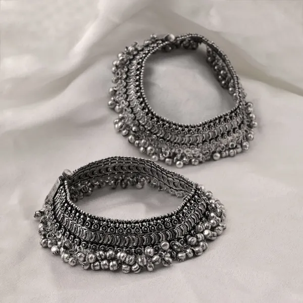 Classic_Silver_Oxidised_Ghungroo_Anklet_Pair_for_Women_|_Traditional_Heavy_Ethnic_Payal