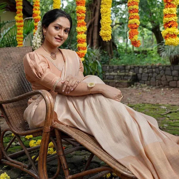 Cream_Soft_Lichi_Silk_Saree_with_Rich_Jacquard_Work_&_Designer_Pallu