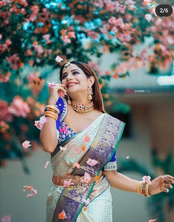 Cream_&_Royal_Blue_Soft_Lichi_Silk_Saree_with_Rich_Jacquard_Pallu_&_Designer_Border