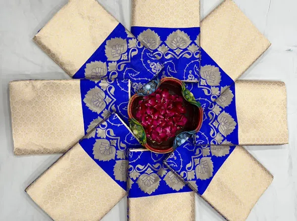Cream_&_Royal_Blue_Soft_Lichi_Silk_Saree_with_Rich_Jacquard_Pallu_&_Designer_Border