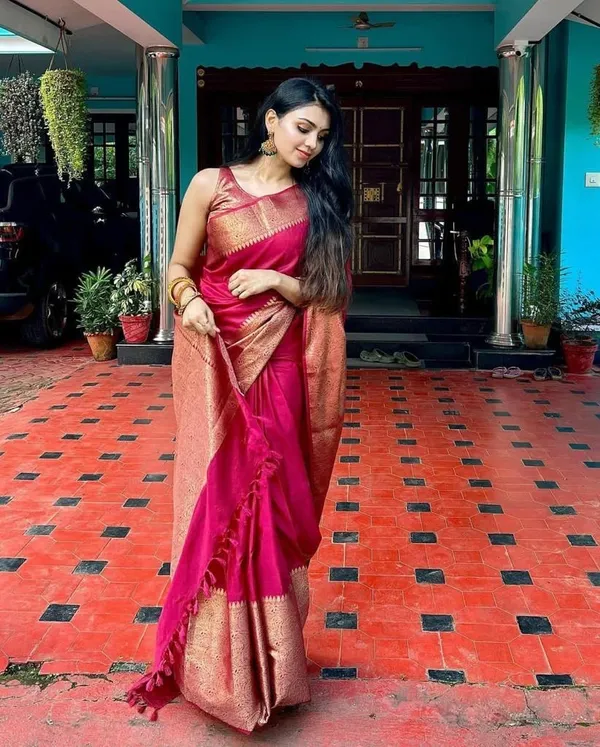 Crimson_Red_Lichi_Silk_Saree_with_All-Over_Jacquard_Work