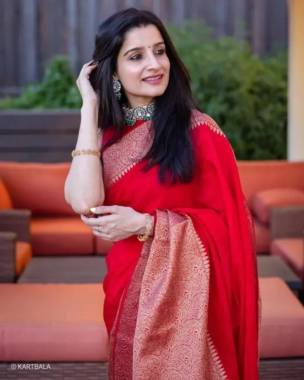 Crimson_Red_Lichi_Silk_Saree_with_All-Over_Jacquard_Work