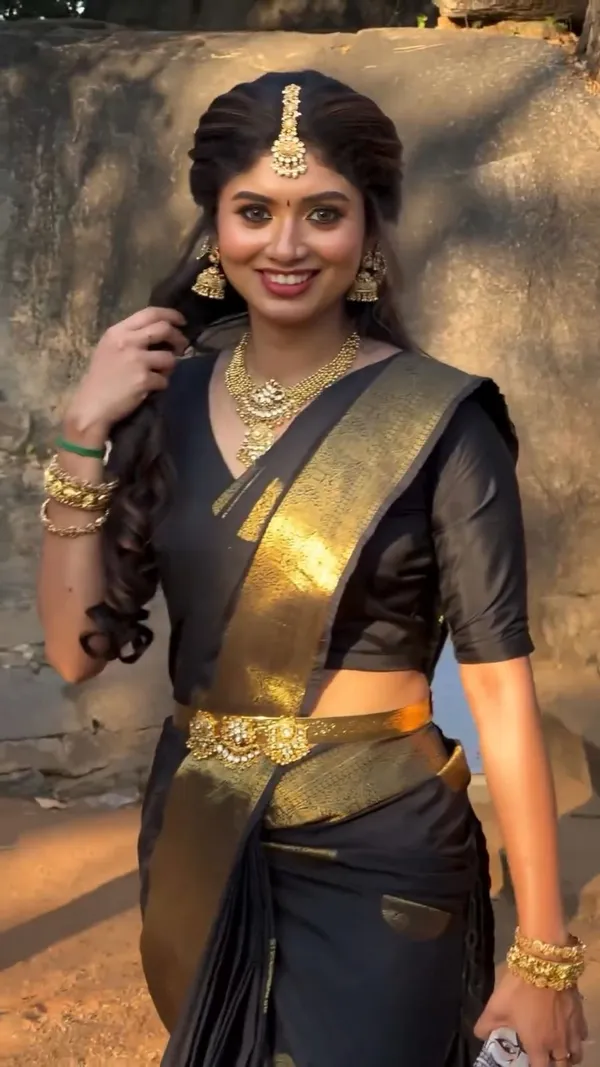 Designer_Black_Lichi_Silk_Saree_with_Antique_Gold_Woven_Border_&_Butti_Motif