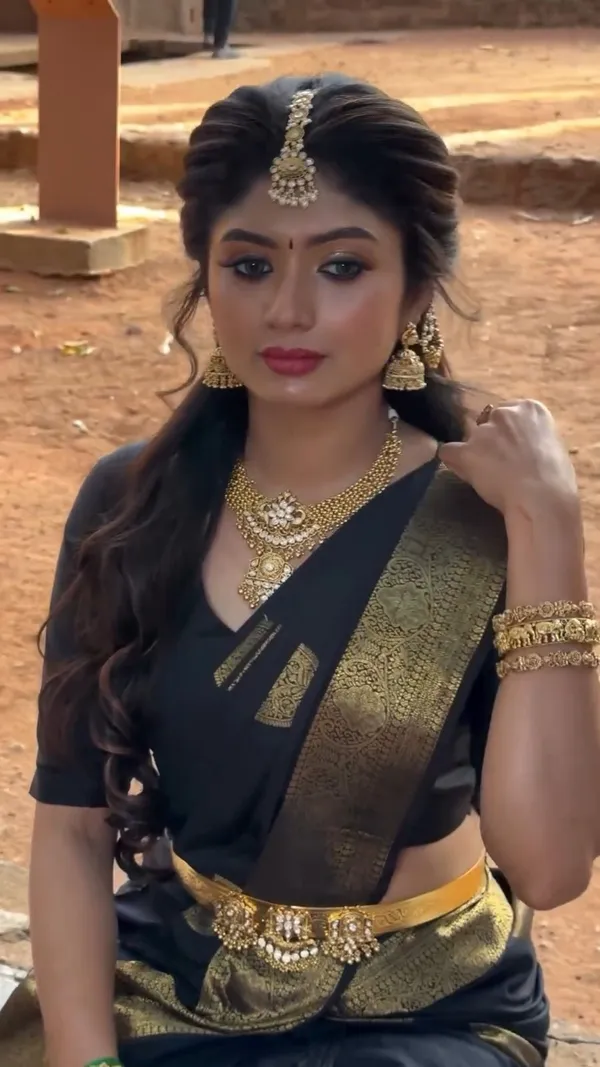 Designer_Black_Lichi_Silk_Saree_with_Antique_Gold_Woven_Border_&_Butti_Motif