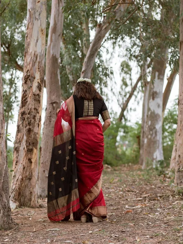 Designer_Red_&_Black_Soft_Lilan_Slab_Saree_with_All-Over_Golden_Weaving
