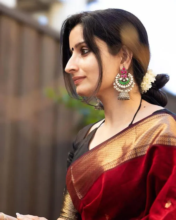 Designer_Red_&_Black_Soft_Lilan_Slab_Saree_with_All-Over_Golden_Weaving