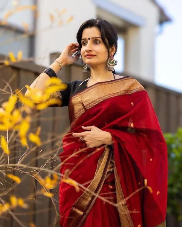 Designer_Red_&_Black_Soft_Lilan_Slab_Saree_with_All-Over_Golden_Weaving
