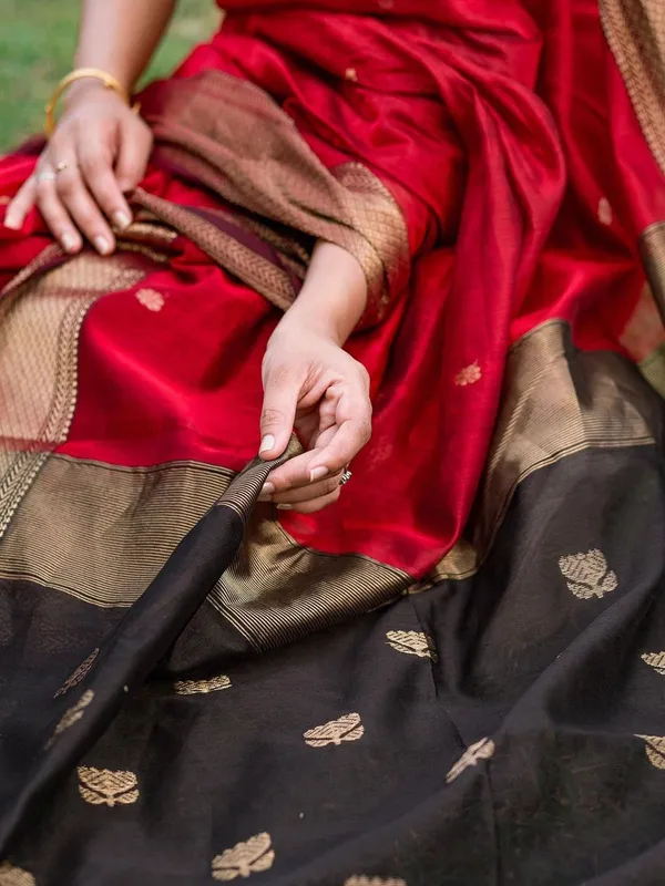 Designer_Red_&_Black_Soft_Lilan_Slab_Saree_with_All-Over_Golden_Weaving
