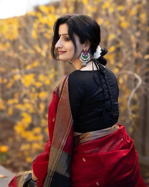 Designer_Red_&_Black_Soft_Lilan_Slab_Saree_with_All-Over_Golden_Weaving