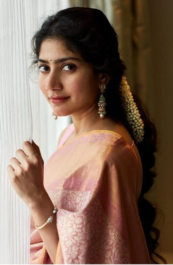 Elegant_Baby_Pink_Soft_Lichi_Silk_Saree_with_Rich_Jacquard_Pallu_&_All-Over_Work
