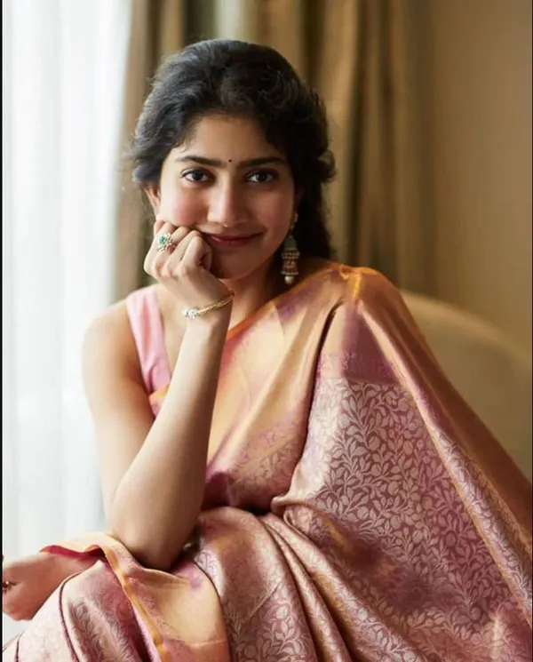 Elegant_Baby_Pink_Soft_Lichi_Silk_Saree_with_Rich_Jacquard_Pallu_&_All-Over_Work