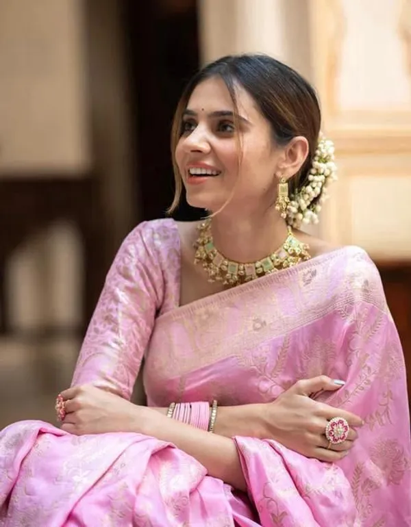 Elegant_Baby_Pink_Soft_Silk_Saree_with_Floral_Jacquard_Weaving_&_Designer_Pallu