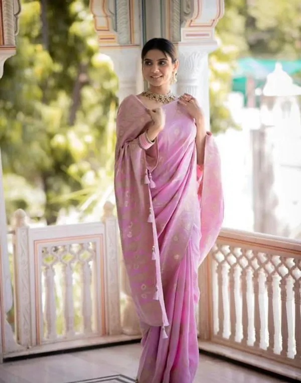Elegant_Baby_Pink_Soft_Silk_Saree_with_Floral_Jacquard_Weaving_&_Designer_Pallu