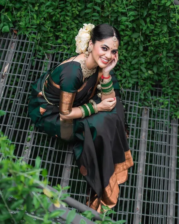 Elegant_Black_Lichi_Silk_Saree_with_Rich_Jacquard_Pallu_&_Border