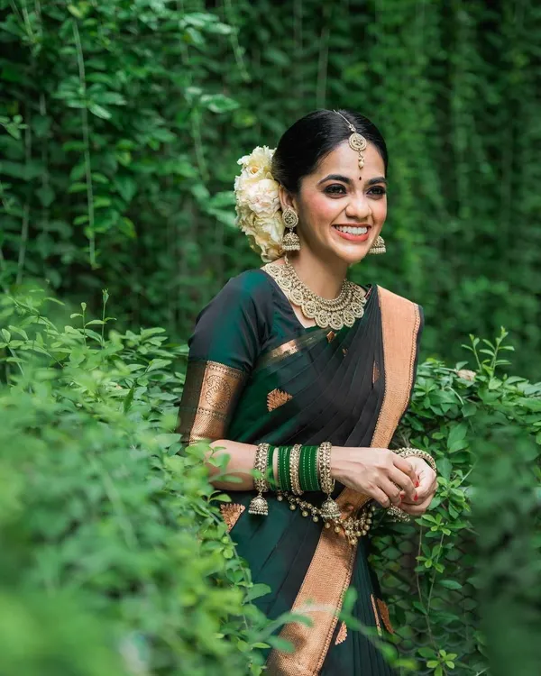 Elegant_Black_Lichi_Silk_Saree_with_Rich_Jacquard_Pallu_&_Border