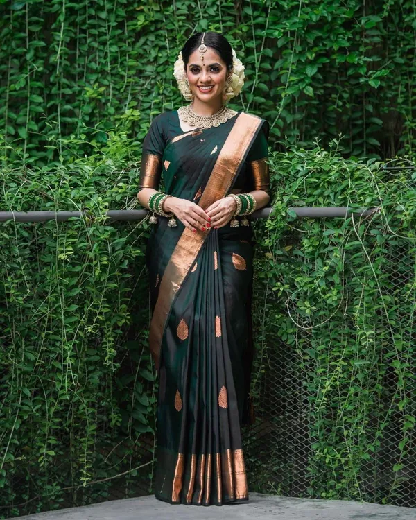 Elegant_Black_Lichi_Silk_Saree_with_Rich_Jacquard_Pallu_&_Border