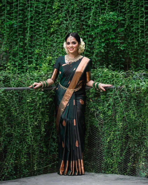 Elegant_Black_Lichi_Silk_Saree_with_Rich_Jacquard_Pallu_&_Border