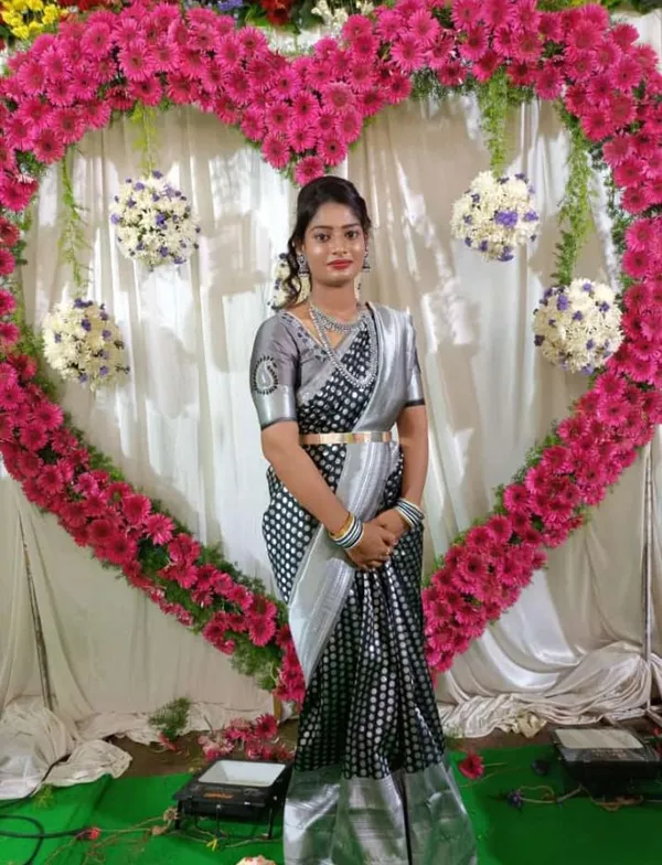 Elegant_Black_&_Silver_Polka_Dot_Soft_Lichi_Silk_Saree_with_Rich_Jacquard_Pallu