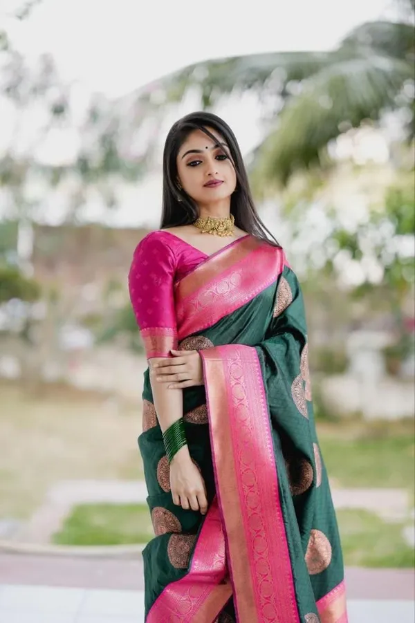 Elegant_Bottle_Green_Saree_with_Pink_Golden_Border_&_Rich_Circular_Woven_Motifs