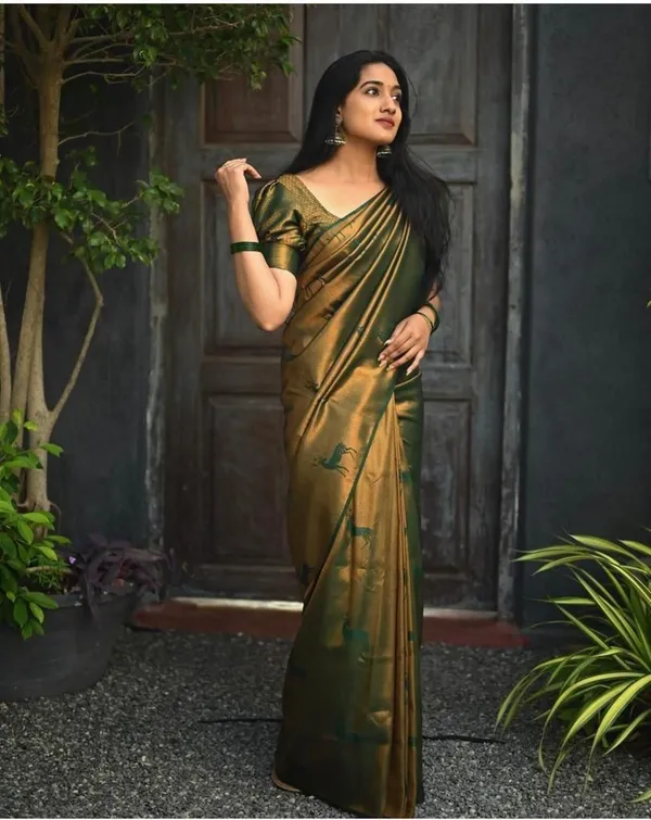 Elegant_Bottle_Green_&_Antique_Gold_Soft_Lichi_Silk_Saree