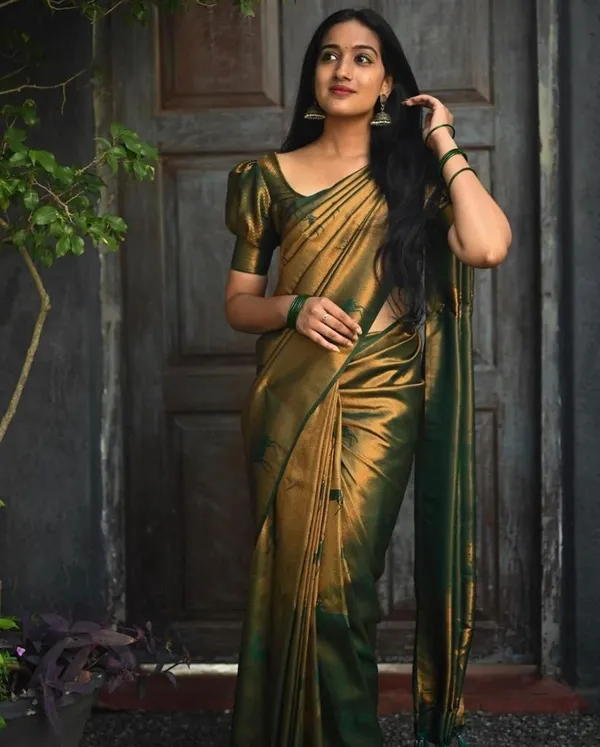 Elegant_Bottle_Green_&_Antique_Gold_Soft_Lichi_Silk_Saree