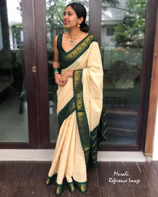 Elegant_Cream_&_Green_Lichi_Silk_Jacquard_Saree